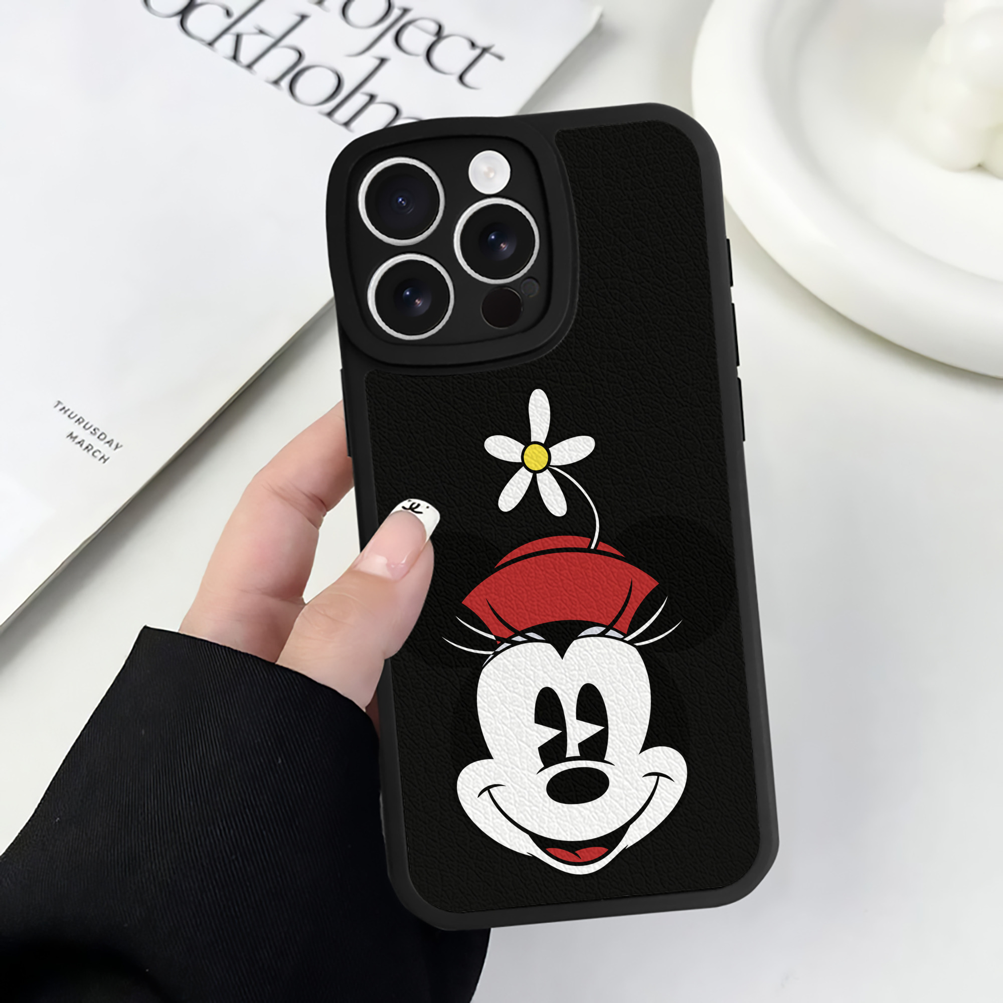 （画像用） ミッキーマウス Mickey Mouse 【iPhone 16シリーズ対応】シリコンスマホケース（レザー調） 材質：シリコン